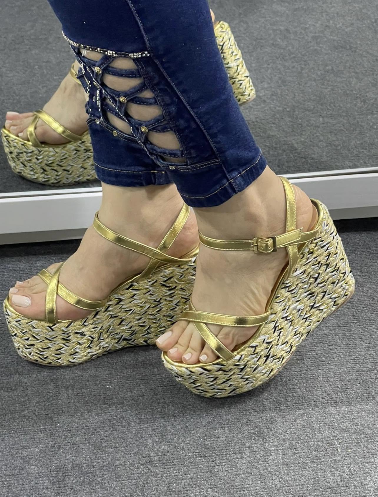 Modelo en promoción 02, calzado de Estilos por Madrid